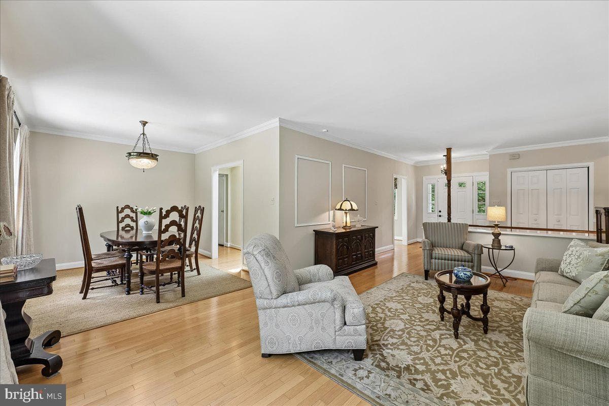 2520 Penny Royal Lane photo 8