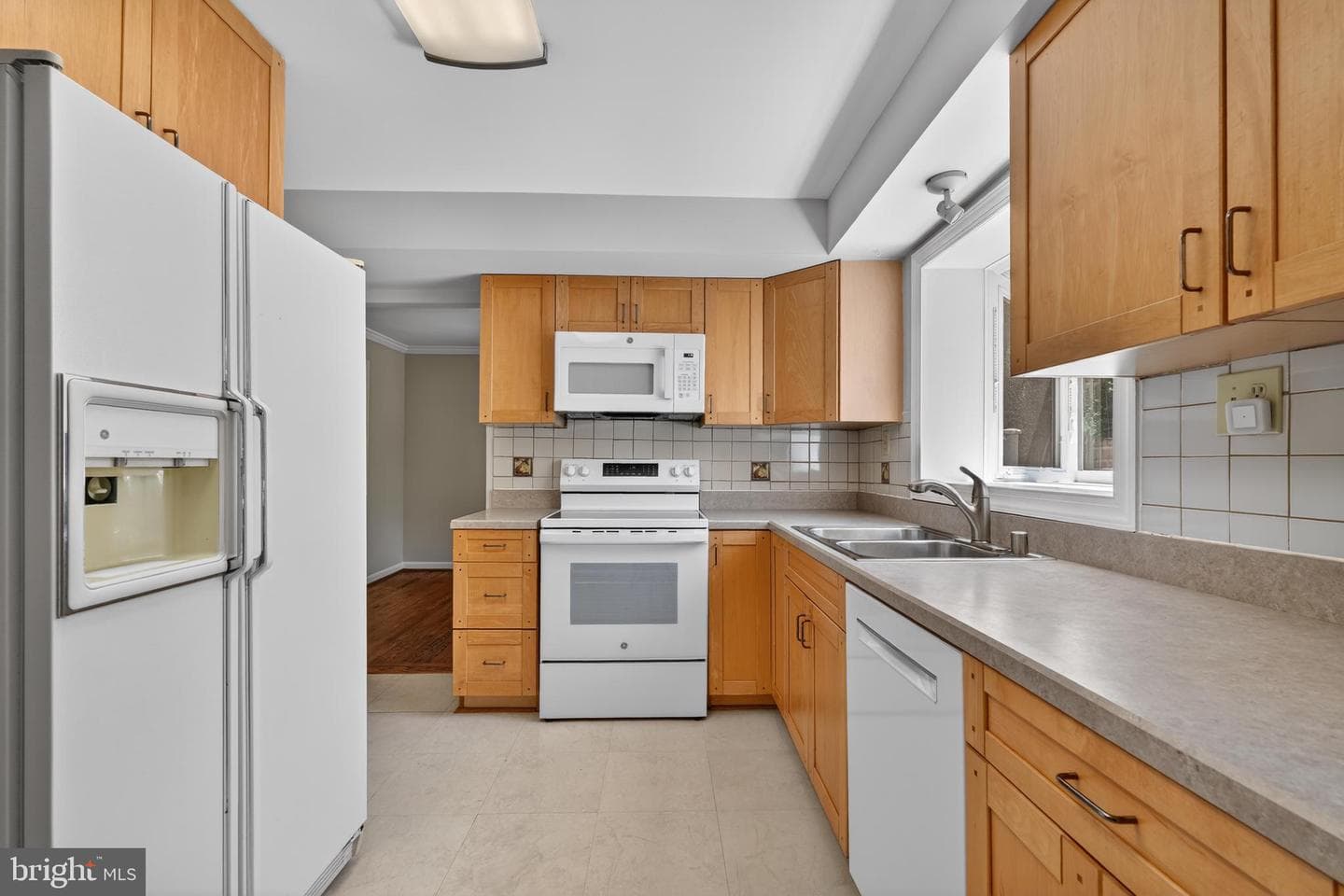 6727 Newington Road photo 18
