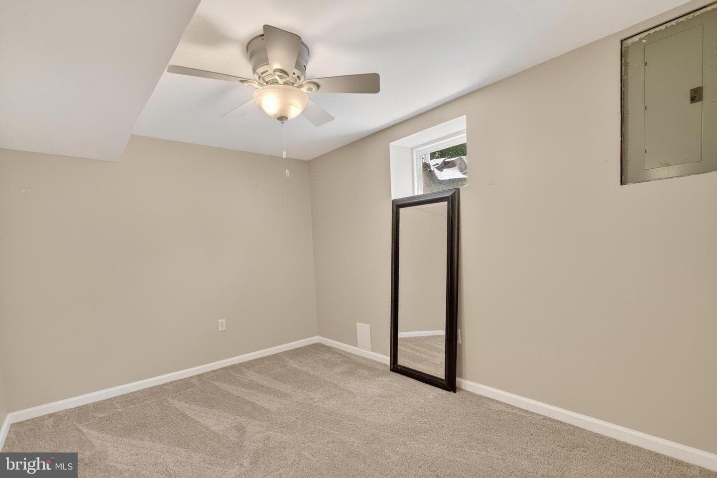 6727 Newington Road photo 35