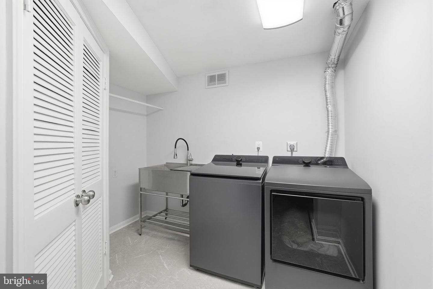 8900 Kenilworth Drive photo 37