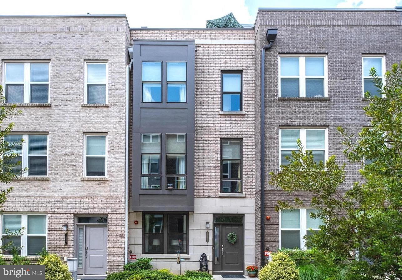 13336 Sherwood Park Lane, Herndon