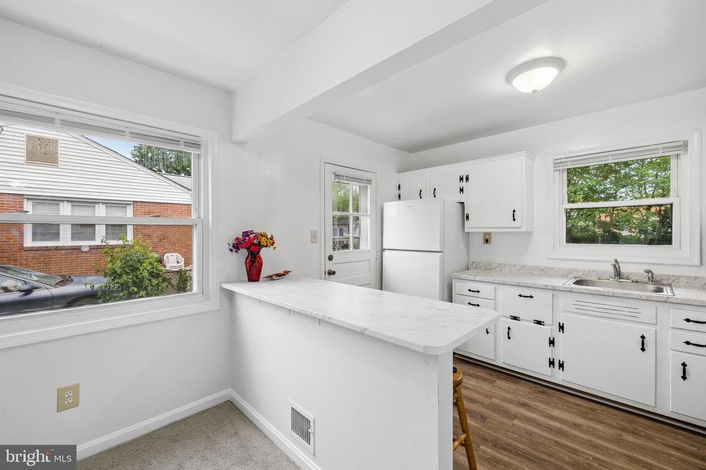 6421 Dorset Drive photo 9