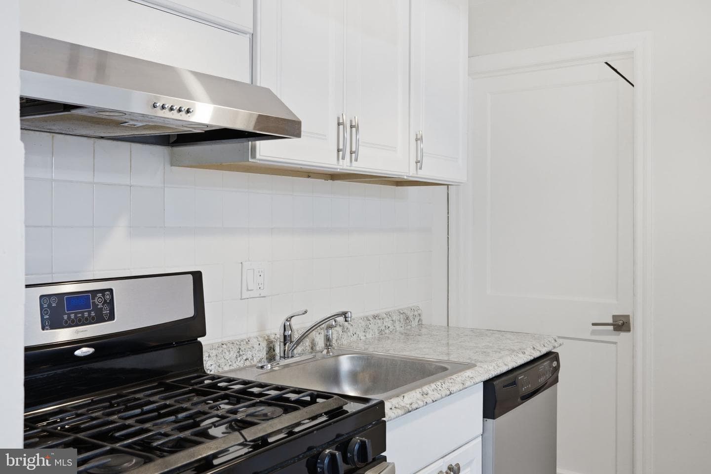 2033 Arlington Terrace photo 16