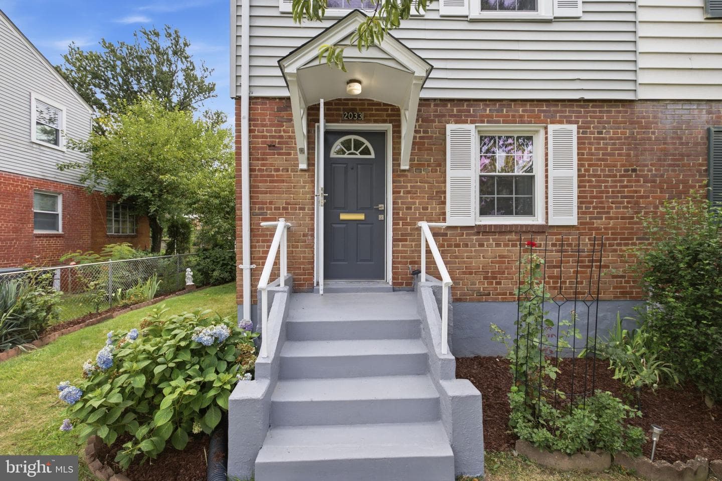 2033 Arlington Terrace photo 3