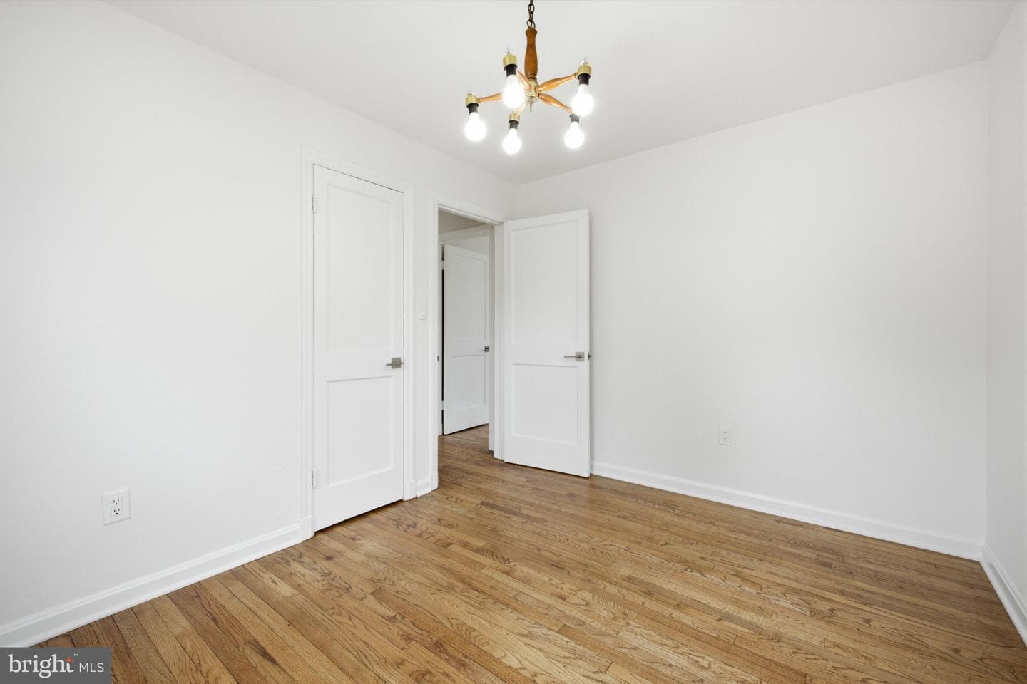 2033 Arlington Terrace photo 30