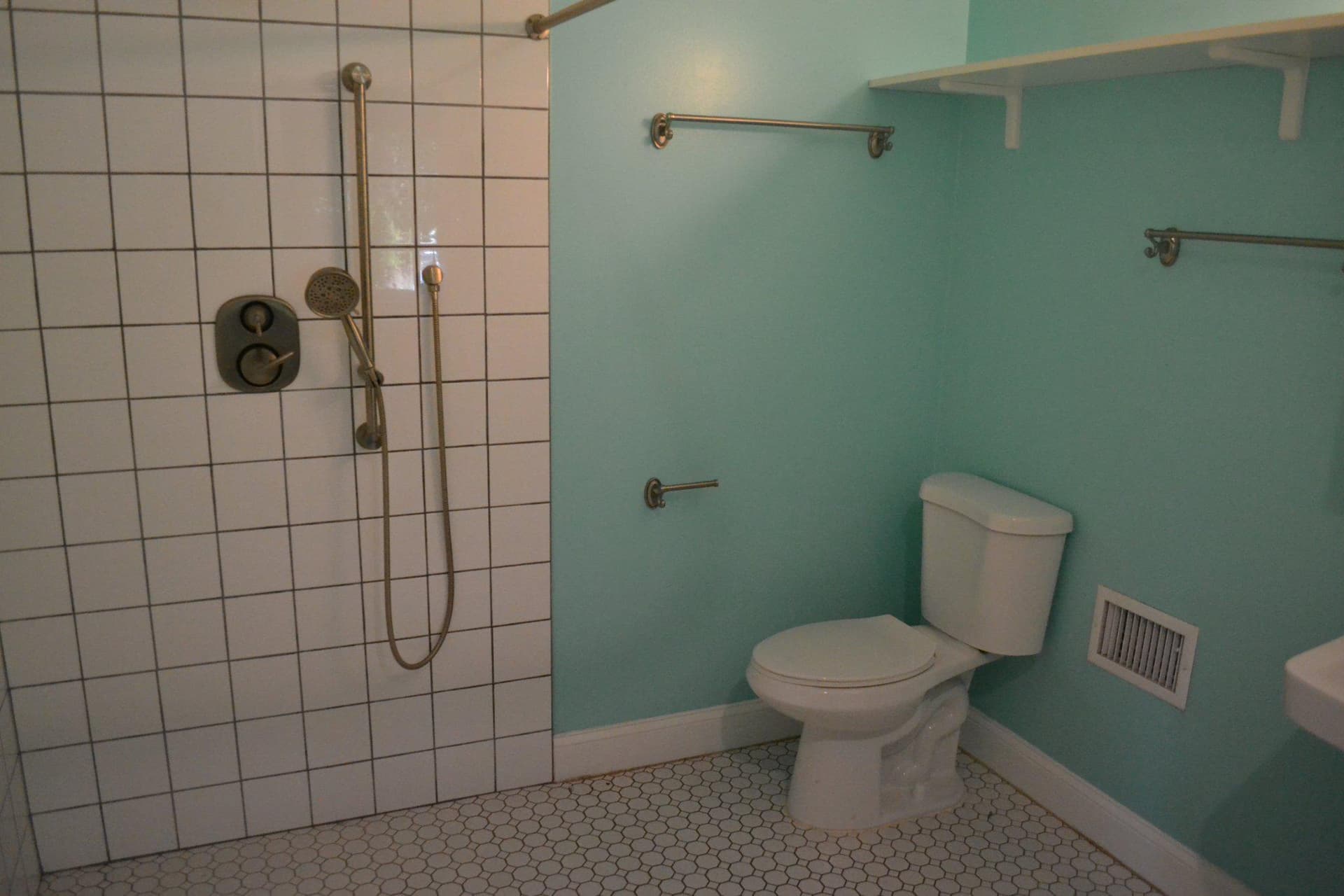 5008 Regina Drive photo 20
