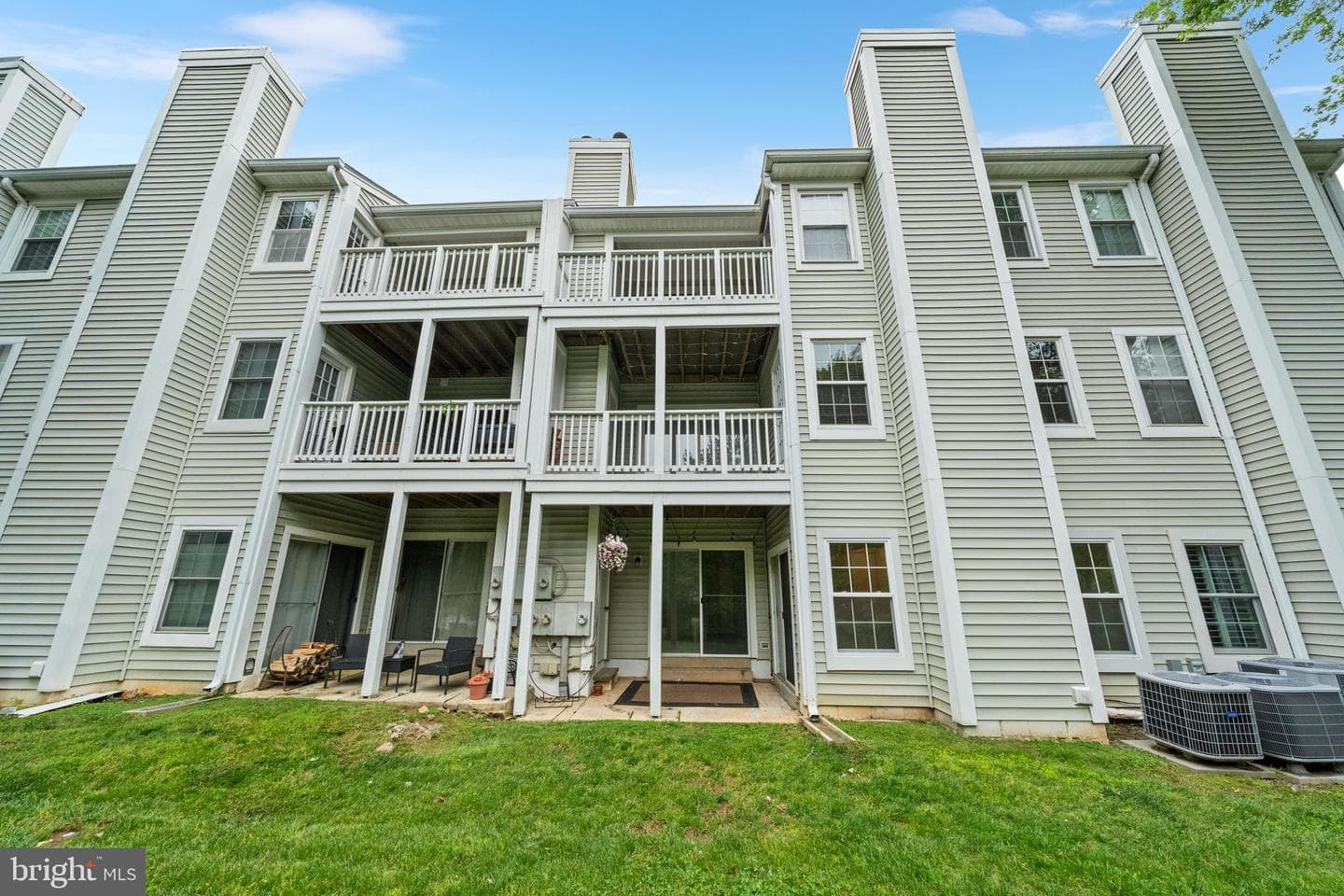 2912 Yarling Court photo 4