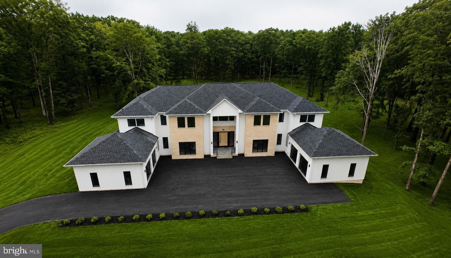 5947 Doyle Road, Clifton