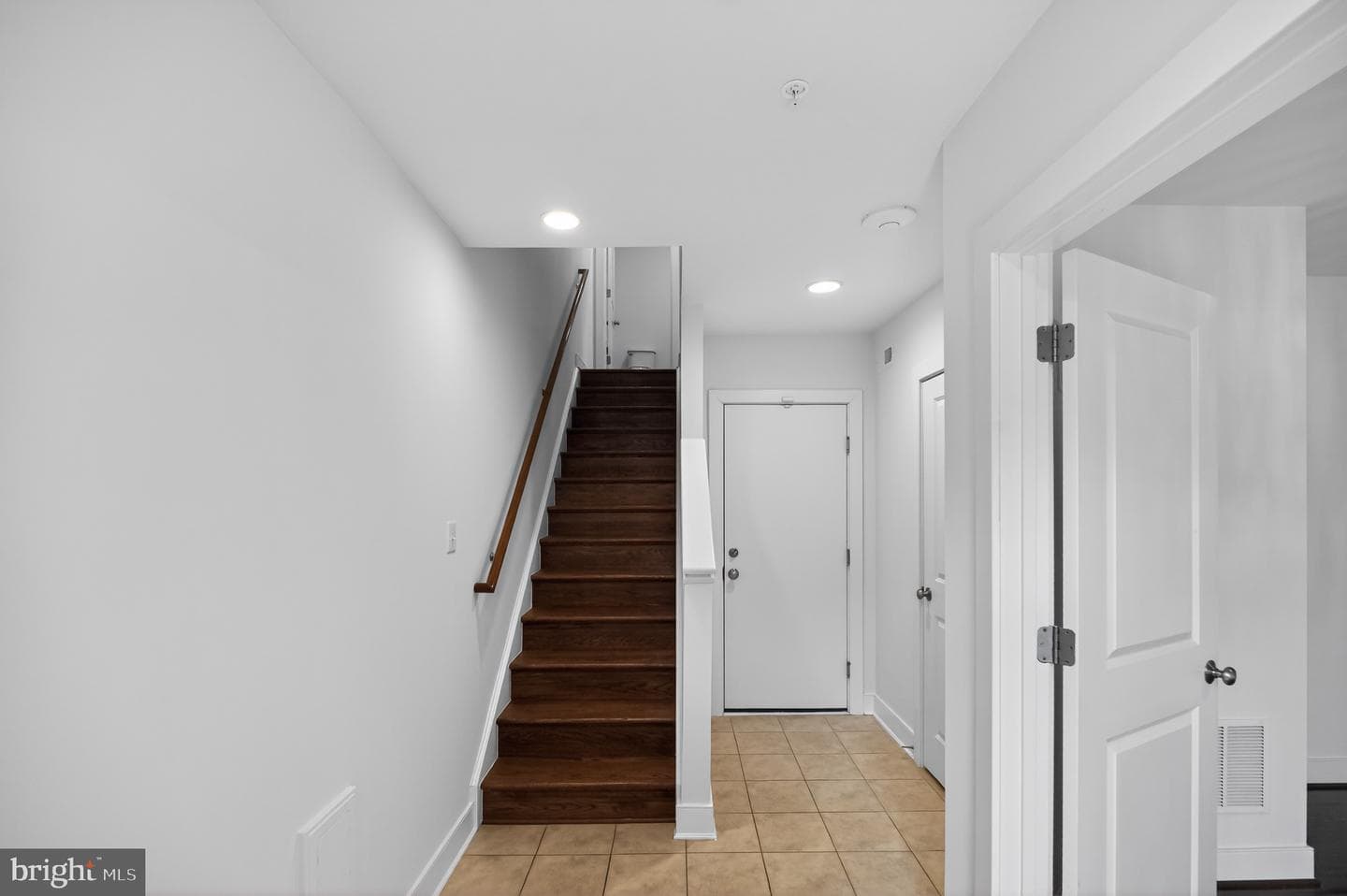 8319 Looking Glass Way photo 6