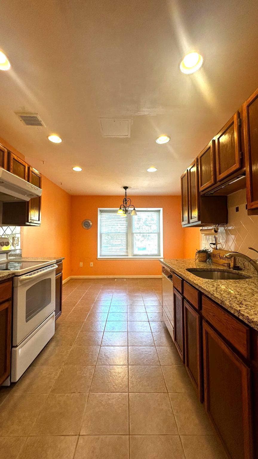 915 Barton Oaks Place photo 4