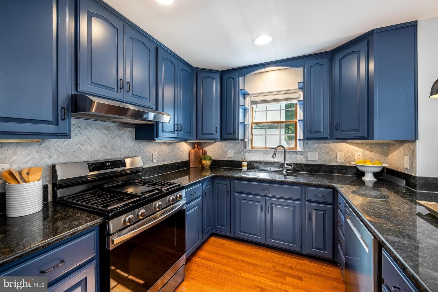2833 Bolling Road photo 13