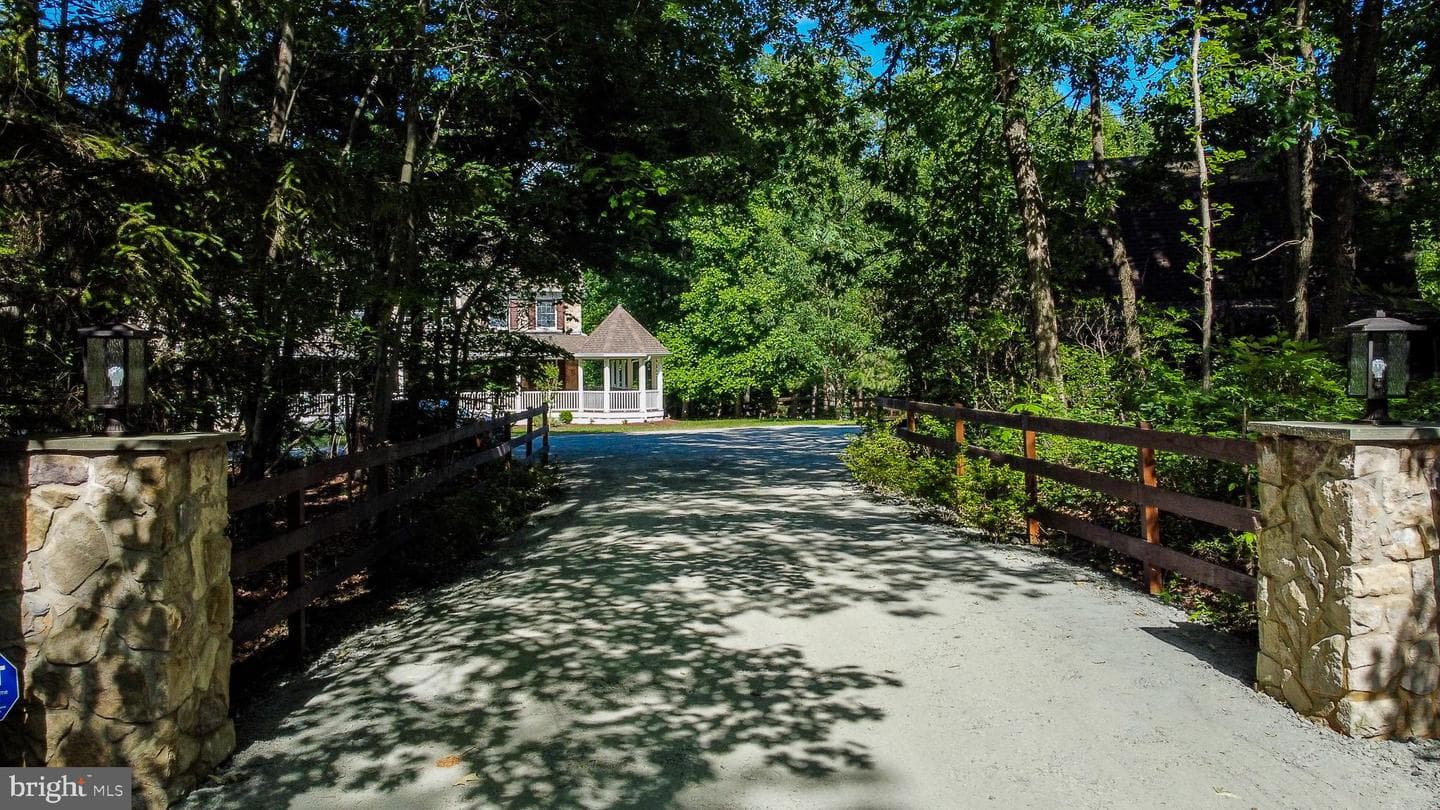 813 Blacks Hill Road, Great Falls