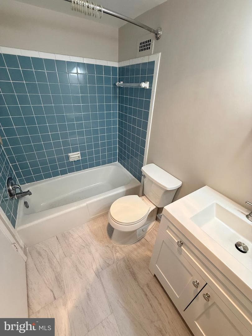 6141 Leesburg Pike #404 photo 23