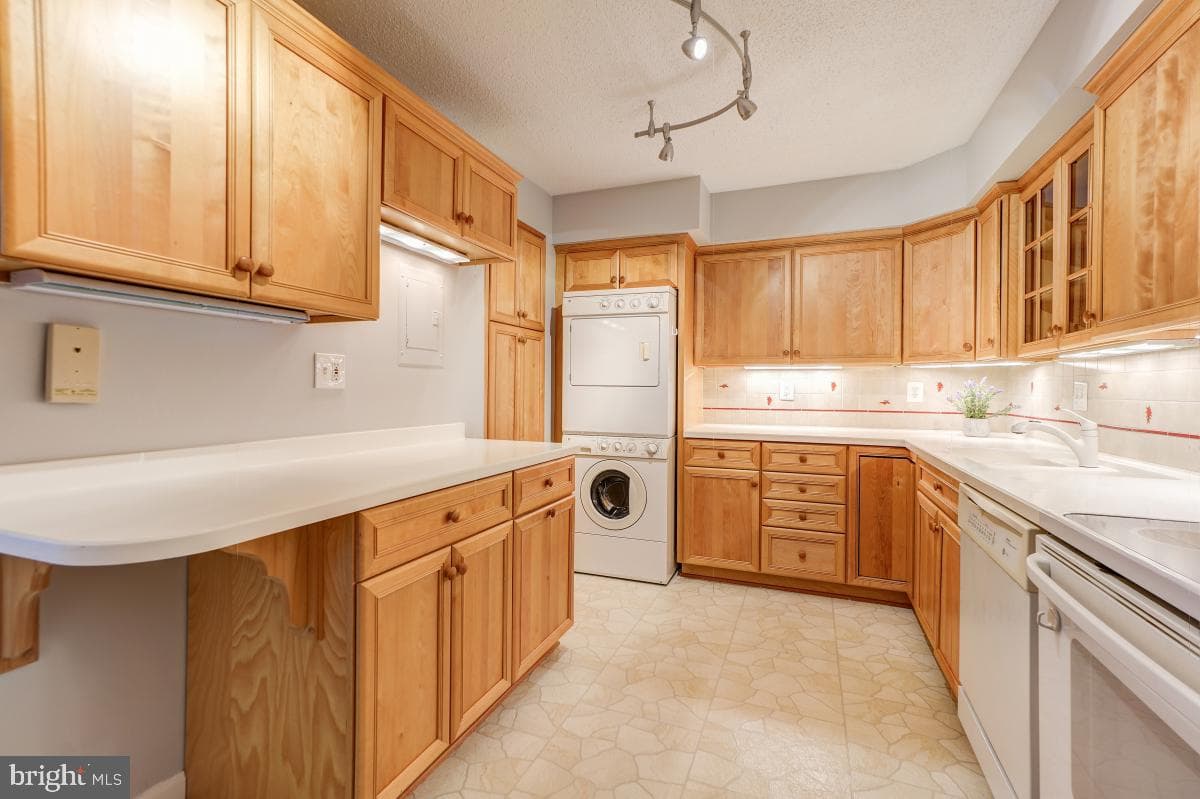 5902 Mount Eagle Drive #1501 photo 12