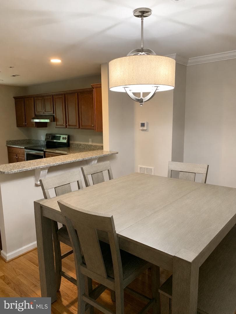 8584 Enochs Drive photo 8
