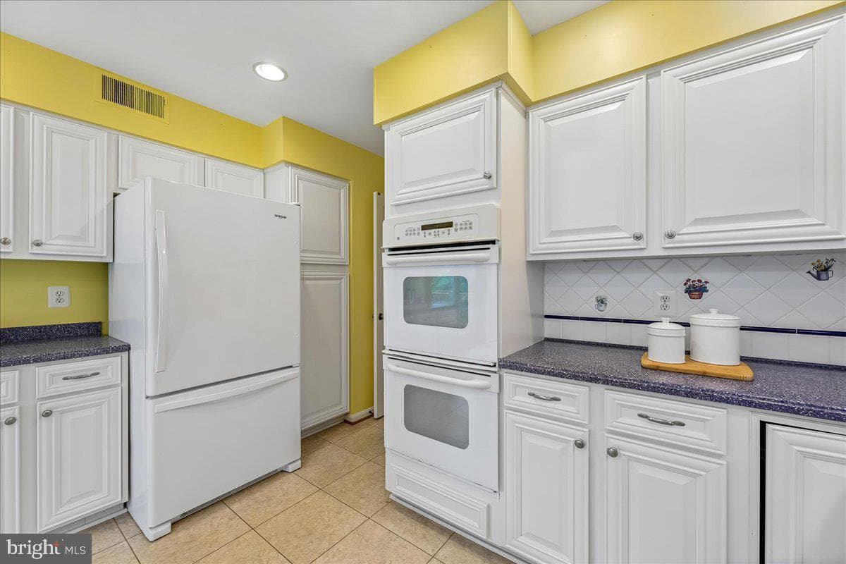 9804 Dansk Court photo 11
