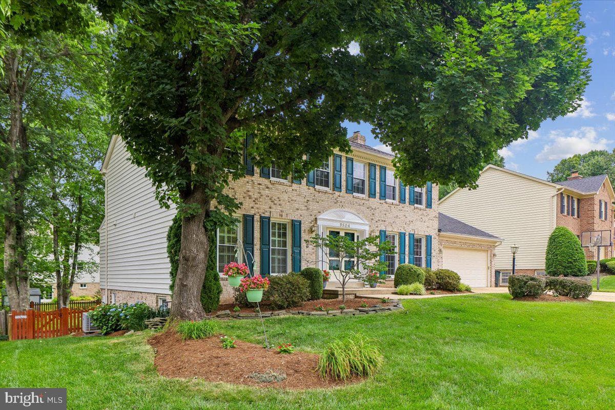 9804 Dansk Court photo 3