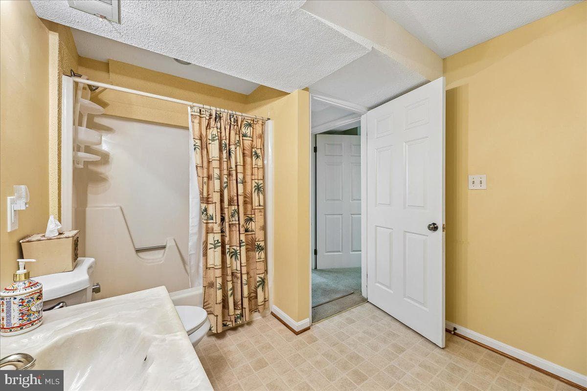 9804 Dansk Court photo 50