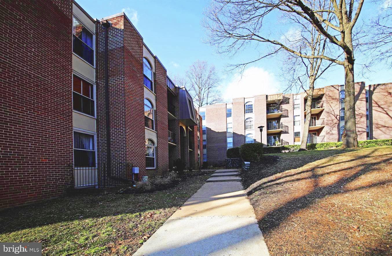 3318 Woodburn Village Drive #32, Annandale