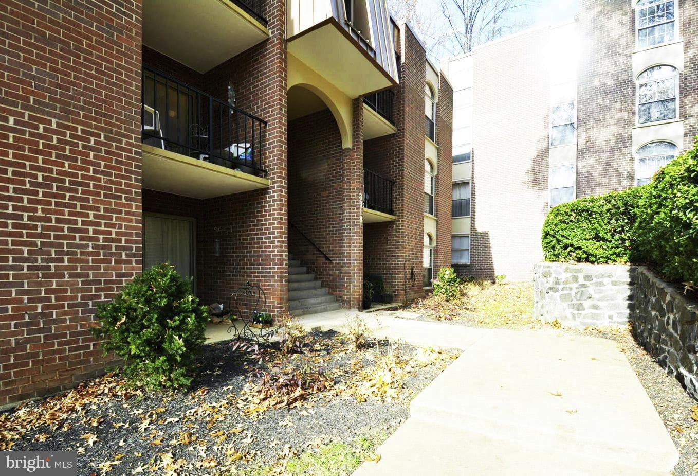 3318 Woodburn Village Drive #32, Annandale