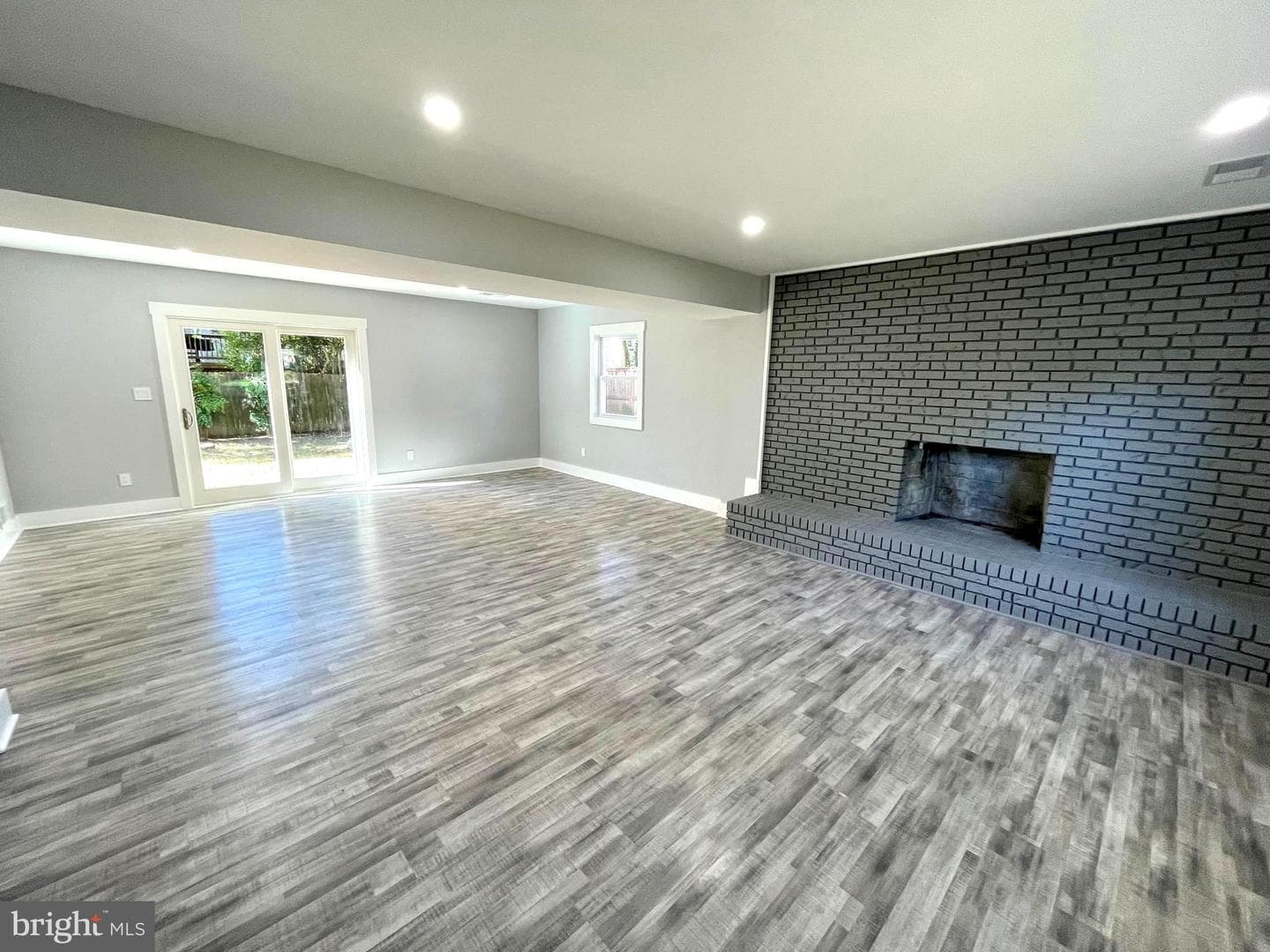 8638 Vernon Avenue photo 33