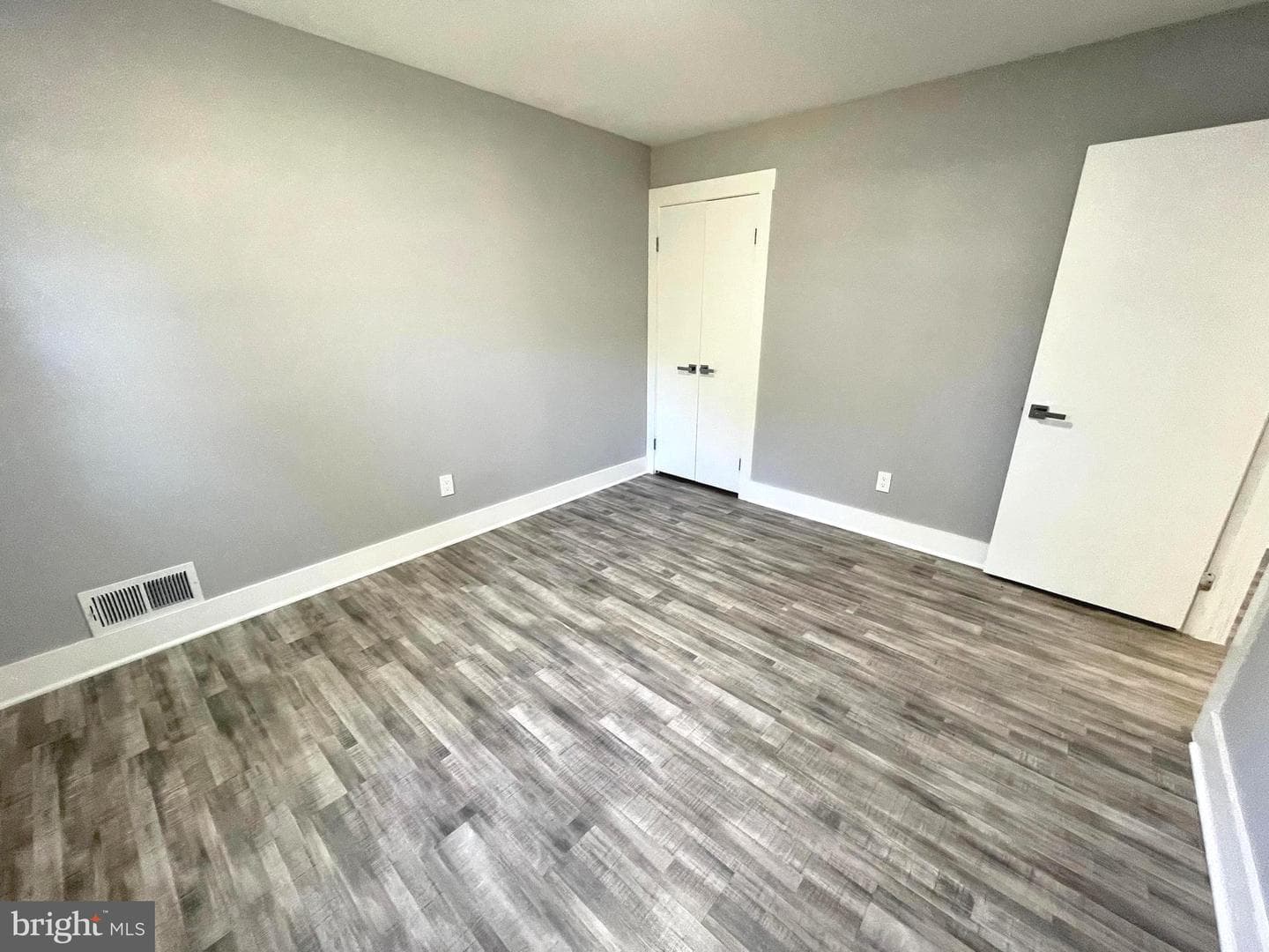 8638 Vernon Avenue photo 35