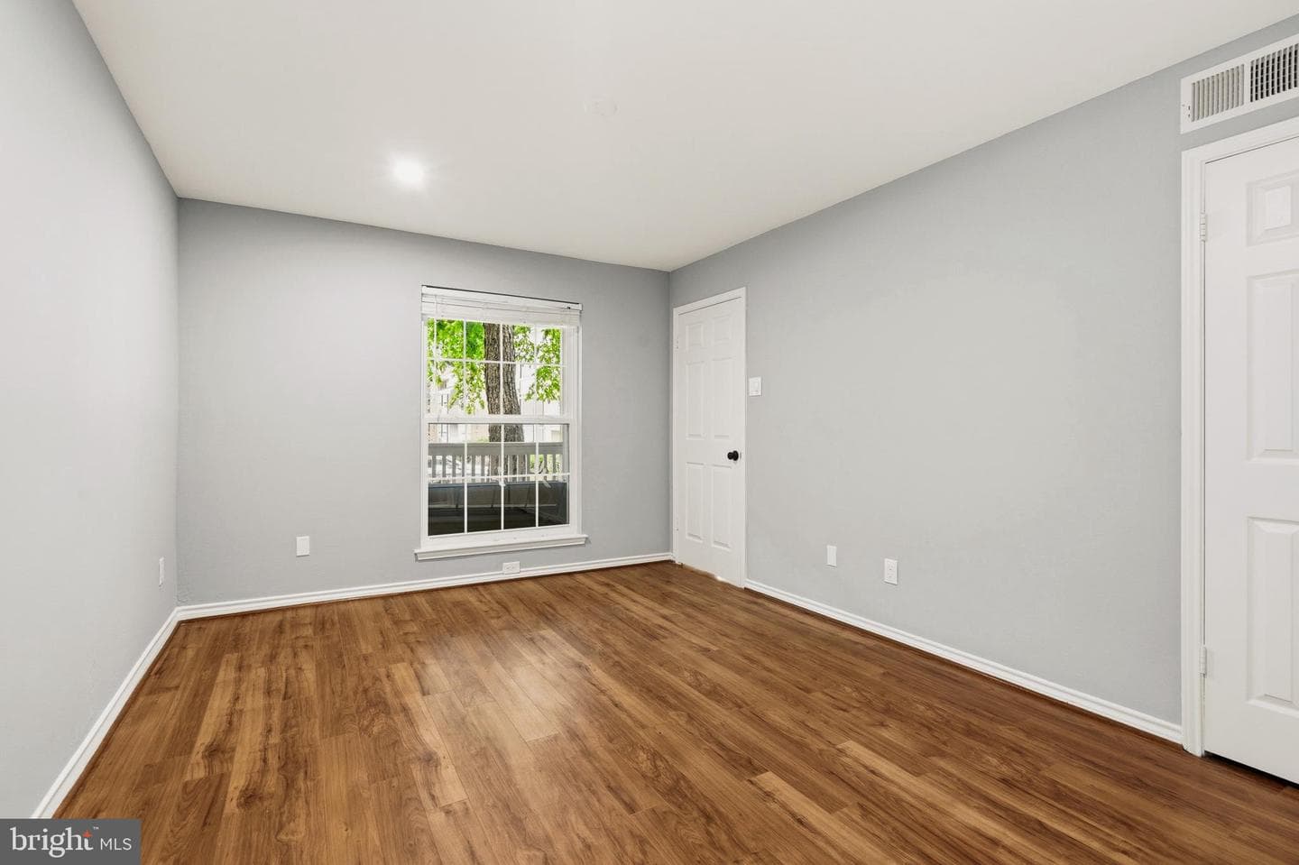 1521 Lincoln Way #104a photo 8