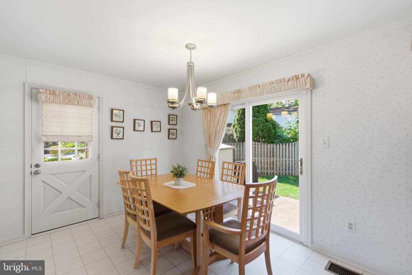 9385 Saddlemount Court photo 19