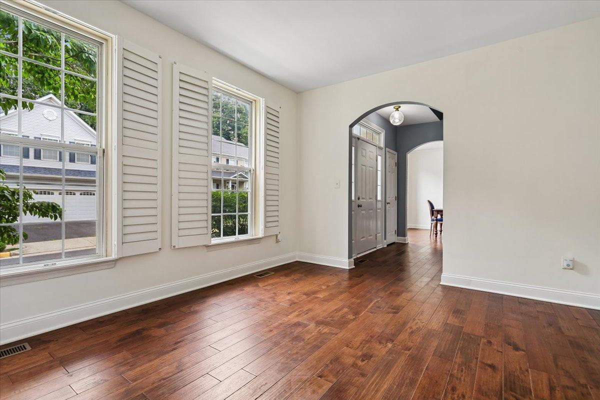 6859 Colonel Taylor Lane photo 10