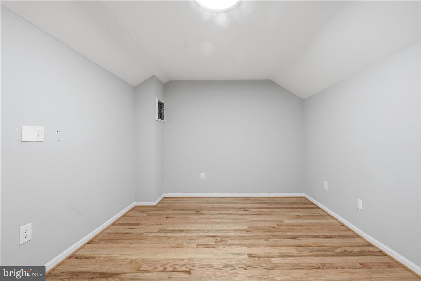 6050 Heatherwood Drive photo 15