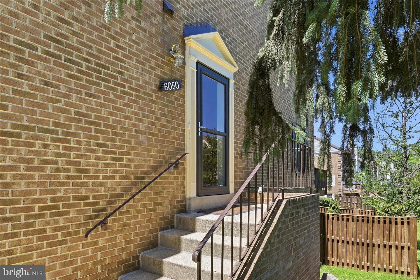 6050 Heatherwood Drive photo 2