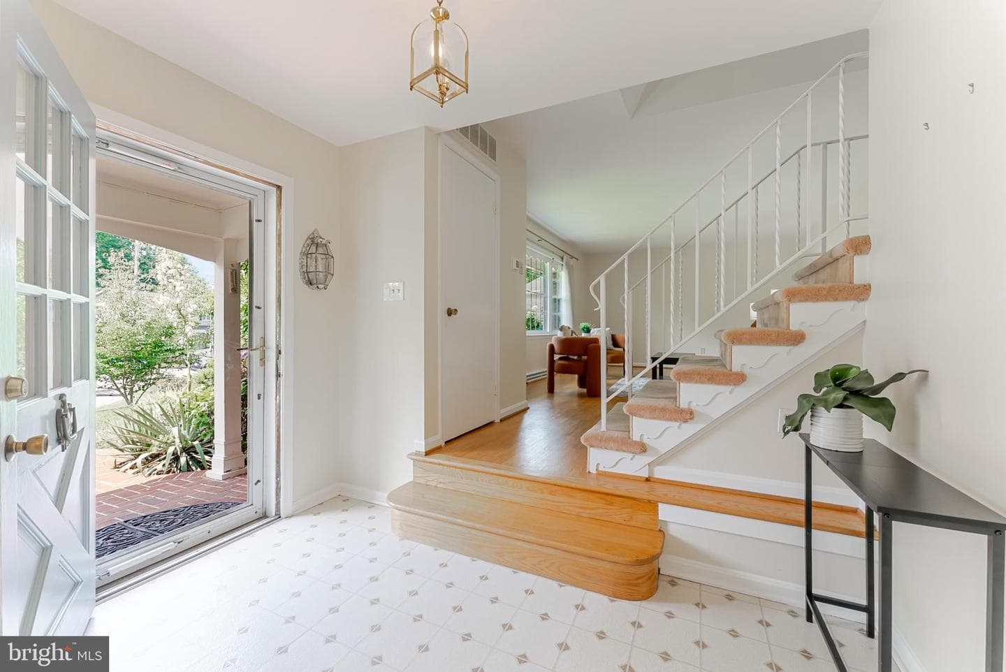 8202 Excalibur Court photo 4