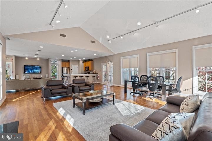 1504 Lincoln Way #323 photo 38