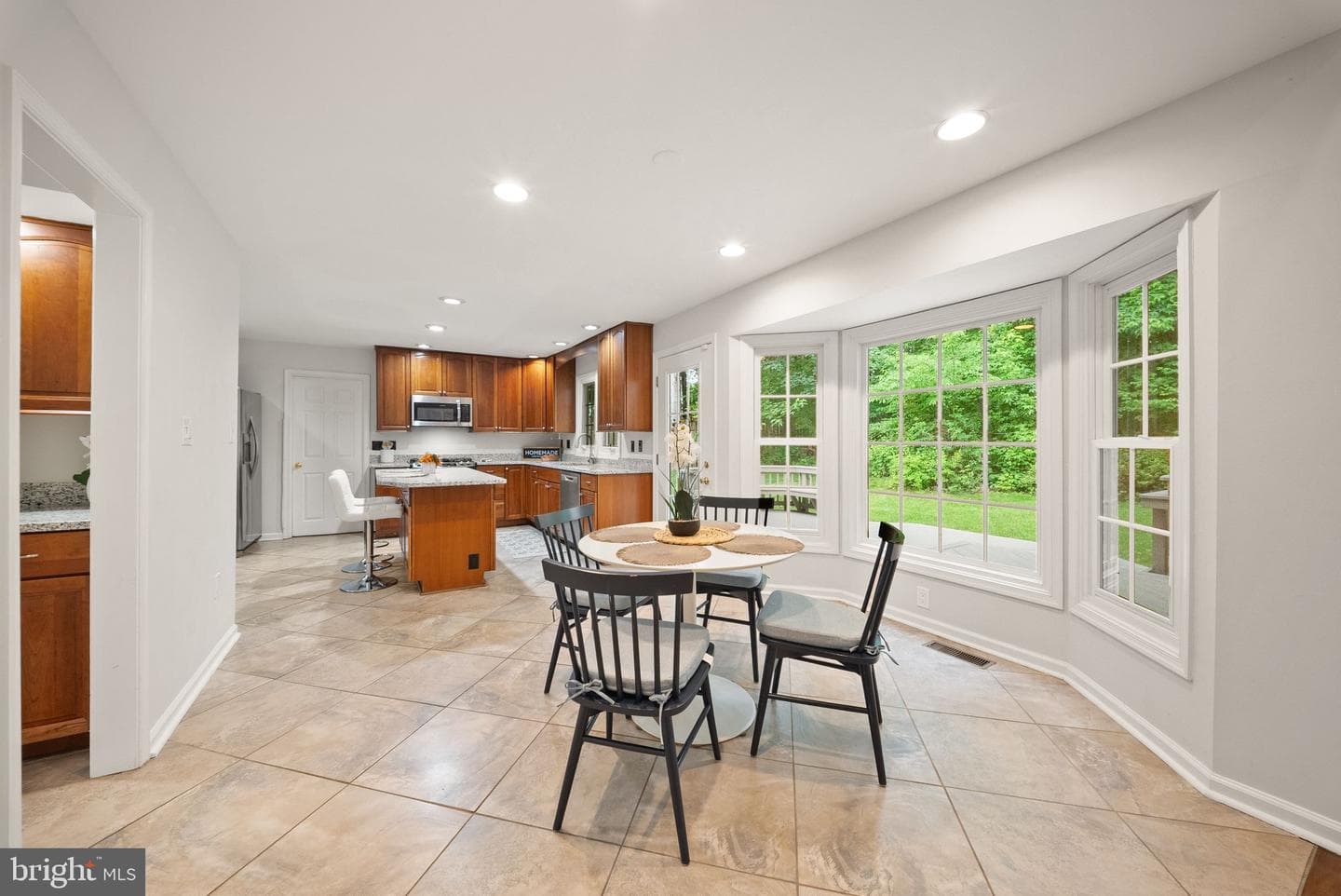 8722 Foxhall Terrace photo 19