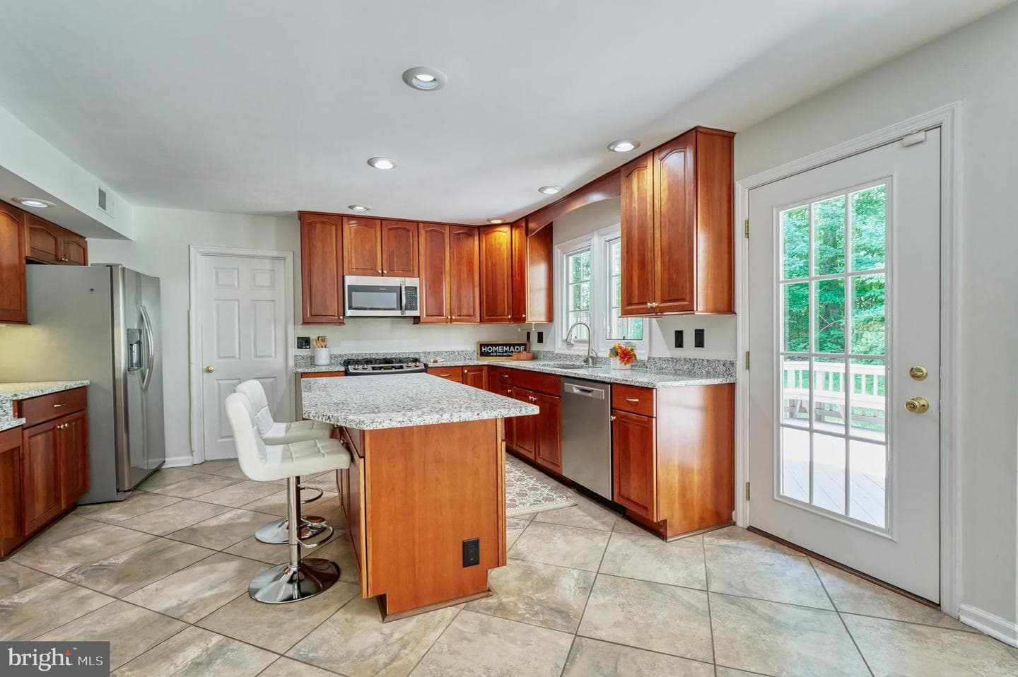 8722 Foxhall Terrace photo 25