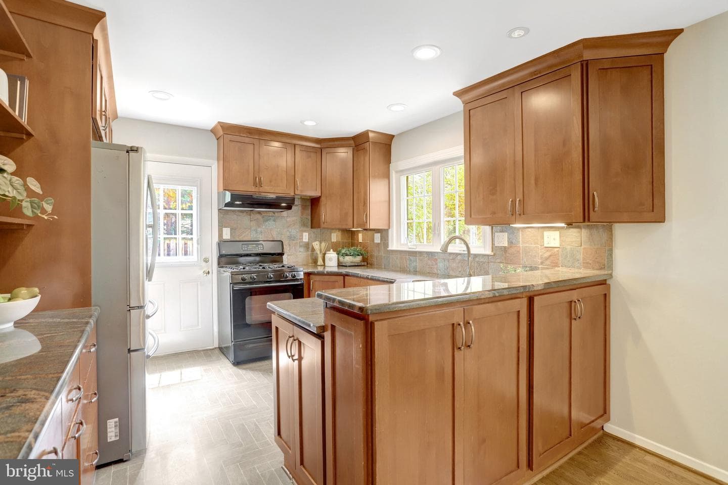 2106 Basset Street photo 10
