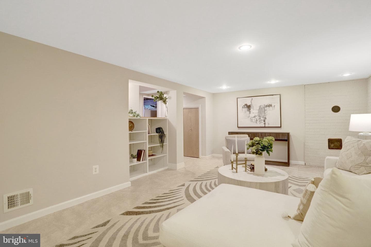 2106 Basset Street photo 31