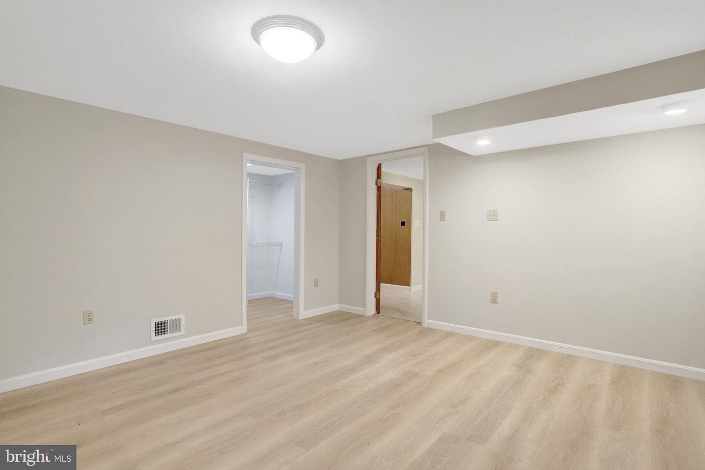 2106 Basset Street photo 34