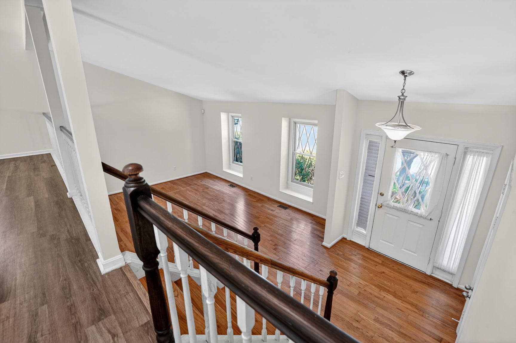 6030 Burnside Landing Drive photo 3