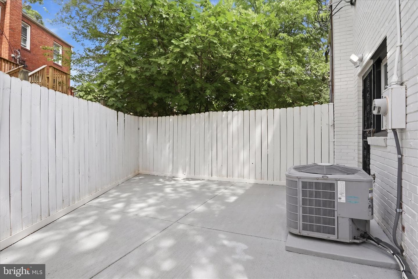 2215 Farrington Ave photo 18