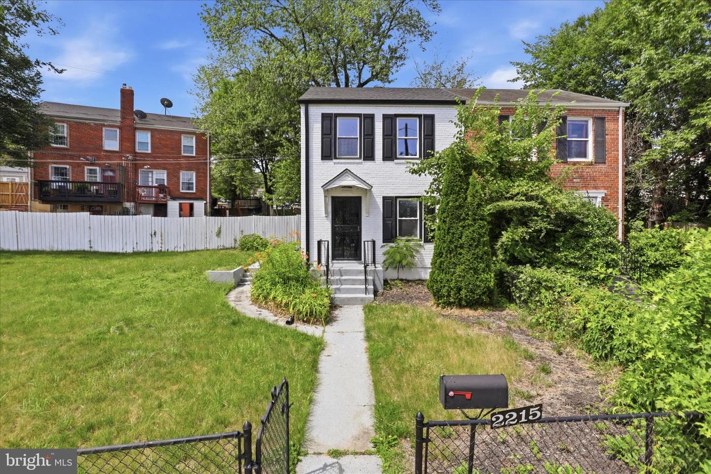 2215 Farrington Ave, Alexandria