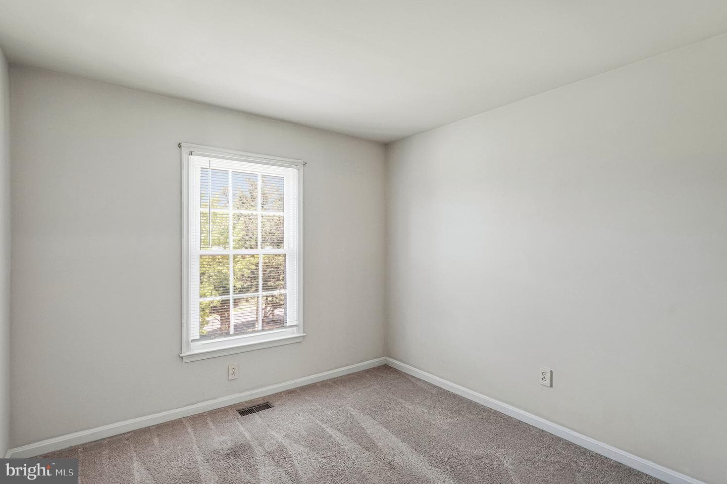 7059 Kings Manor Drive photo 20