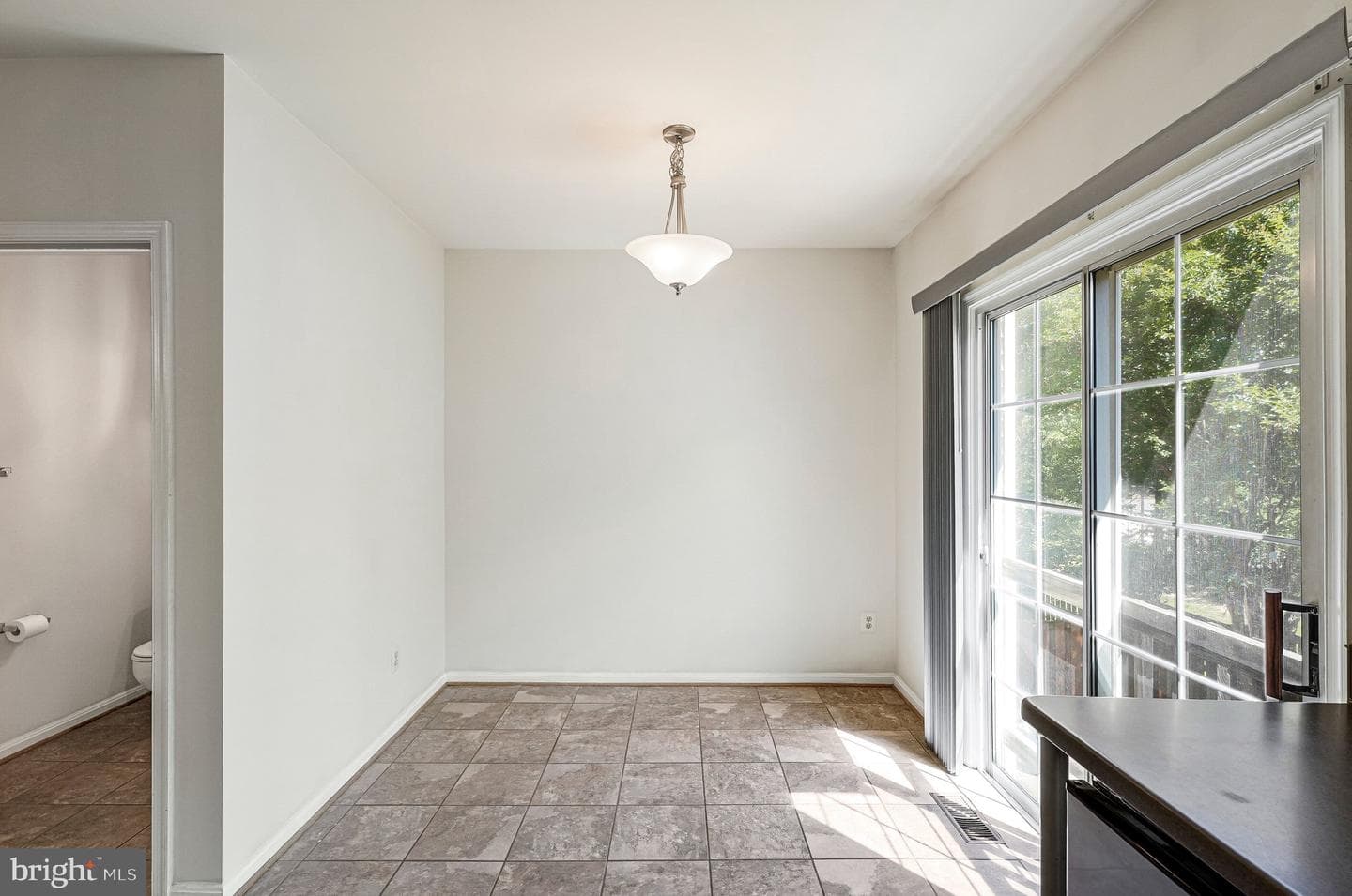 7059 Kings Manor Drive photo 8