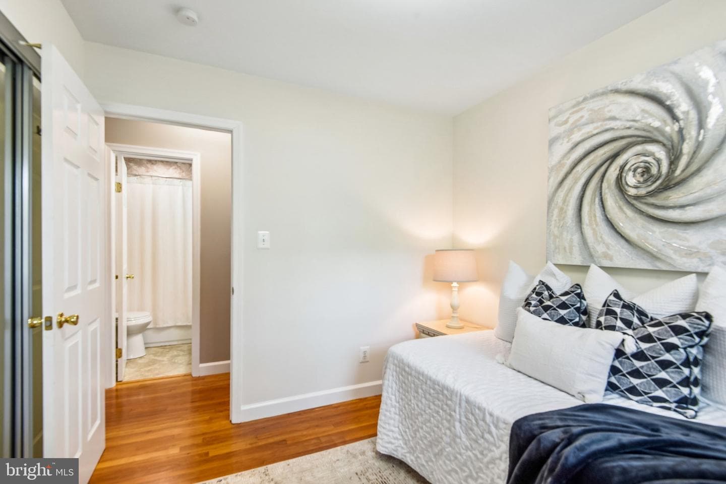 5104 Southampton Drive photo 32