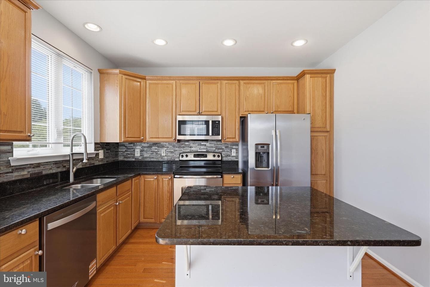 4677 Carisbrooke Lane photo 12