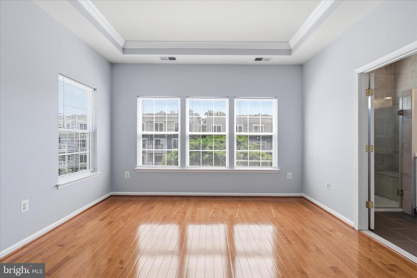 4677 Carisbrooke Lane photo 18