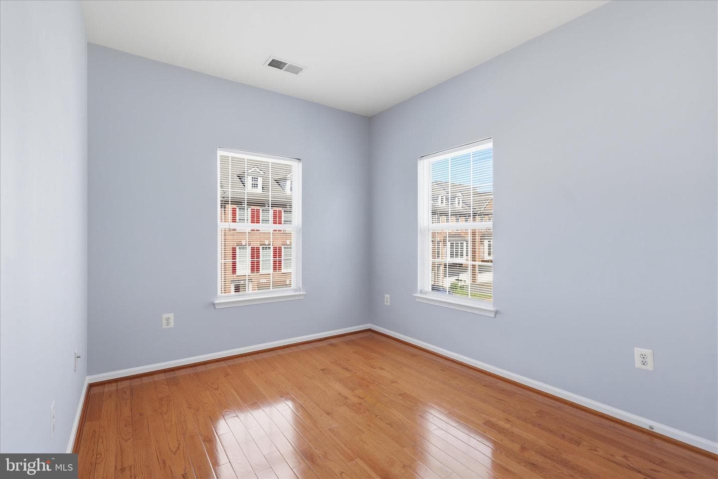 4677 Carisbrooke Lane photo 23