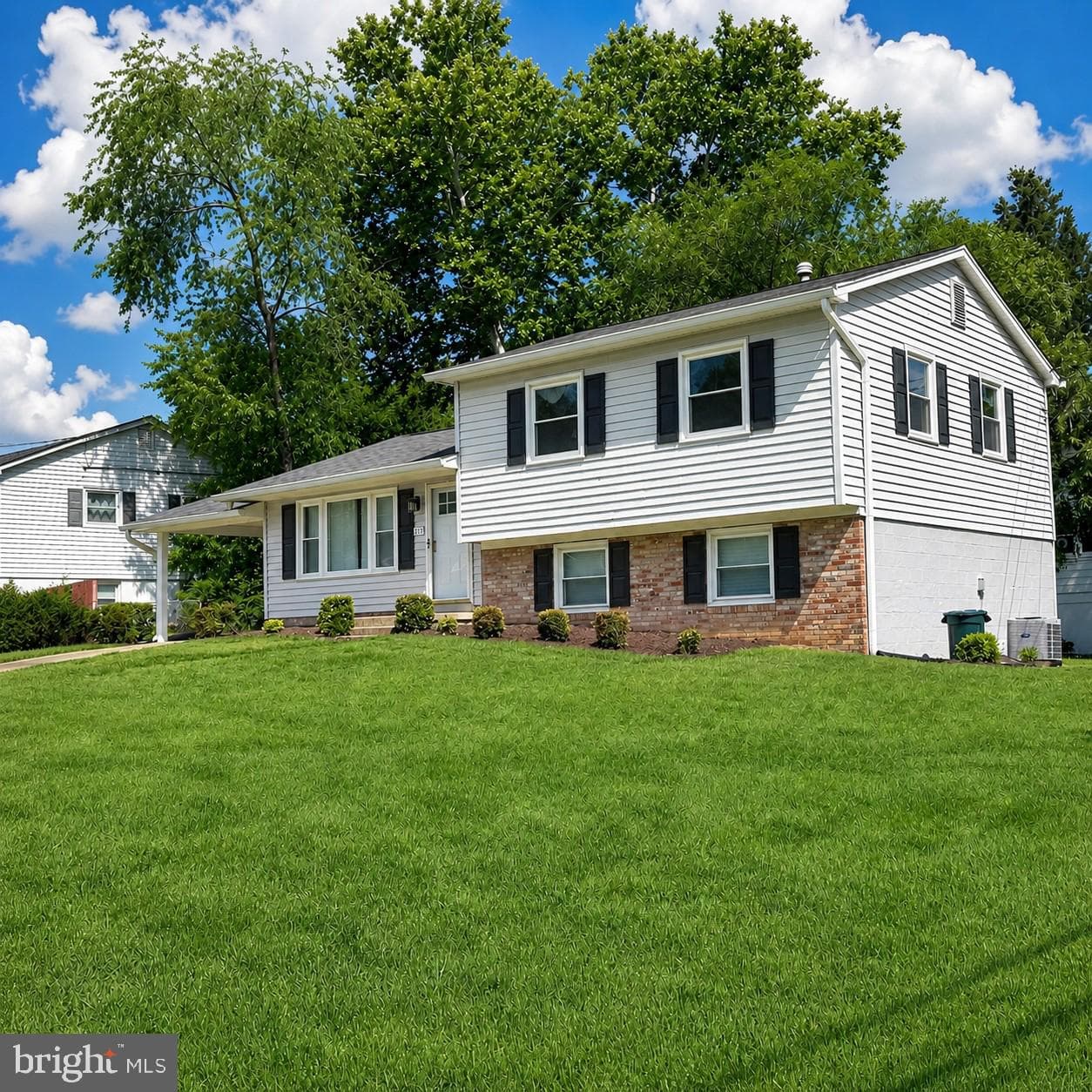 6119 Marilyn Drive photo 2
