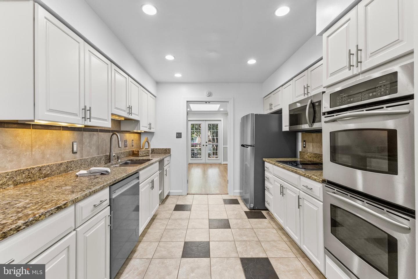 6308 Chaucer View Circle photo 8