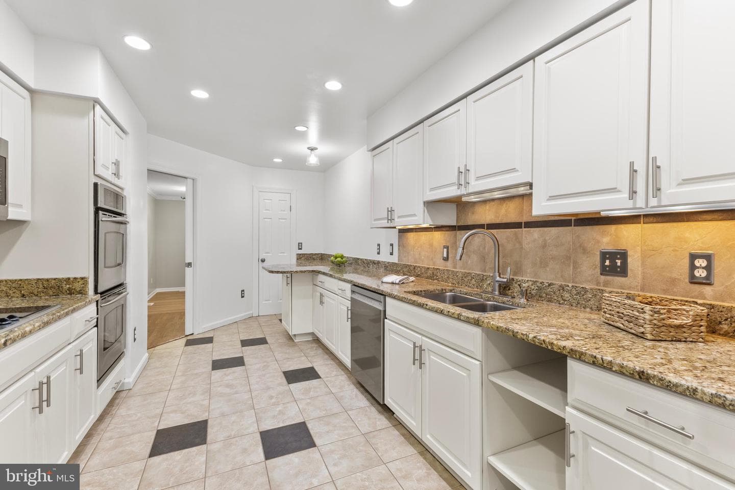 6308 Chaucer View Circle photo 9